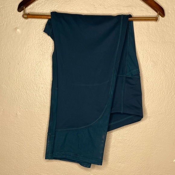 Contour Powerwaist High-Waisted Capri Leggings 21" - Picture 2 of 4